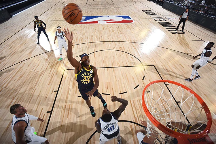 O <strong>Indiana Pacers</strong> também já garantiu vaga nos offs, e está na 5° colocação com 39 vitórias e 26 derrotas. Mesmo com declarações que não se sentia confortável em ficar na bolha, o astro da equipe, Victor Oladipo, seguirá como a principal arma para surpreender no restante da temporada – Foto: Divulgação/NBA/ND