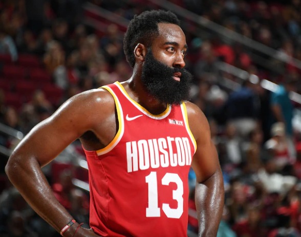 Assim como nas últimas temporadas, o <strong>Houston Rockets</strong> aparece entre os favoritos para o título. Mesmo com a 5° colocação da Conferência Oeste, o Houstono já está classificado para os offs e conta com a genialidade da dupla Harden (foto) e Russel Westbrook, que chegou na equipe nesta temporada e elevou o patamar da equipe   – Foto: Divulgação/NB/ND