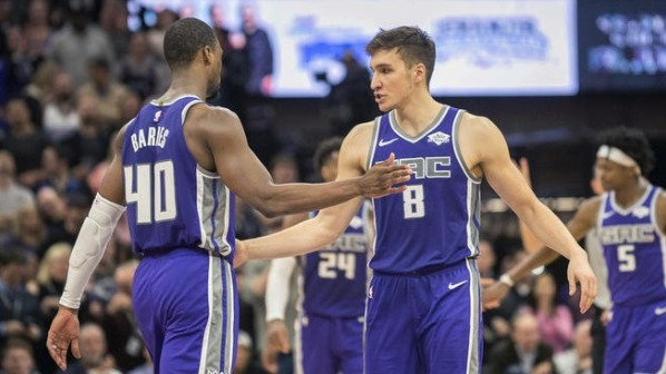 A tarefa do <strong>Sacramento Kings</strong>, atual 12° colocado da Conferência Oeste, só não é mais delicada que a do Suns. Mesmo assim, ainda terá que depender de uma combinação de resultados para conseguir a tão sonhada vaga para os offs – Foto: Divulgação/NBA/ND
