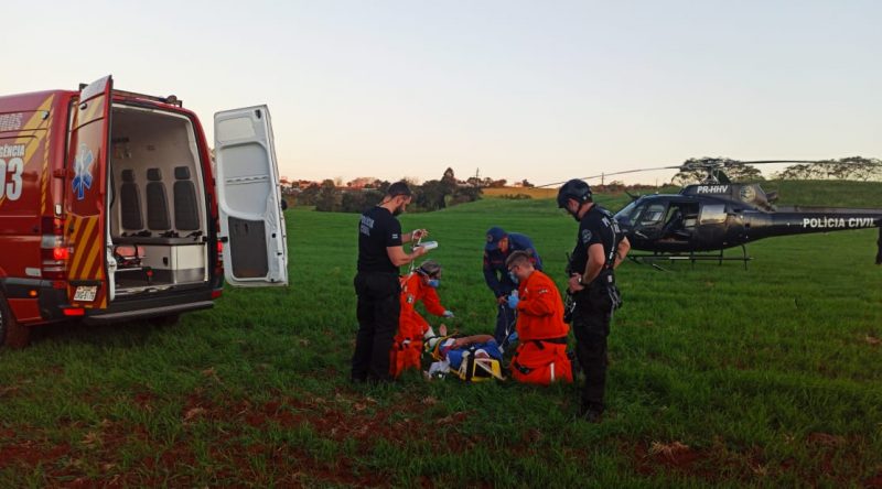 Homem foi resgatado de helic&oacute;ptero, por conta do dif&iacute;cil acesso ao local do acidente – Foto: Saer Fron/ND