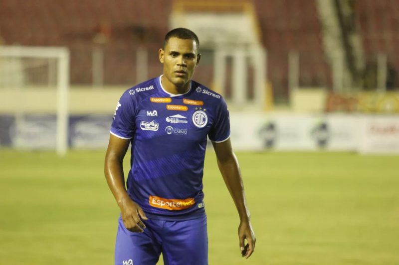 Mikael (atacante) marcou quatro gols no Campeonato Sergipano e &eacute; o artilheiro da equipe na competi&ccedil;&atilde;o, na Copa do Nordeste marcou tr&ecirc;s gols – Foto: Reprodu&ccedil;&atilde;o/Confian&ccedil;a/ND