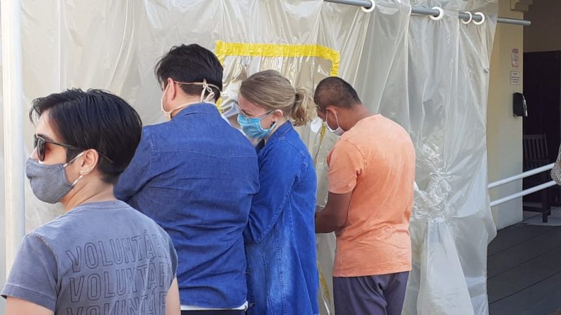 Participantes usaram m&aacute;scaras e &aacute;lcool em gel durante toda a a&ccedil;&atilde;o – Foto: Gladionor Ramos/NDTV