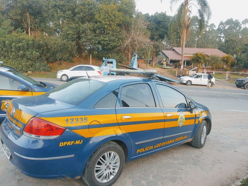 Adolescente estava acompanhado do pai no momento da abordagem – Foto: PRF/Divulga&ccedil;&atilde;o