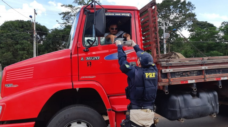 A&ccedil;&atilde;o da Pol&iacute;cia Rodovi&aacute;ria Federal de Piau&iacute;, em parceria com a SEST/SENAT – Foto: Divulga&ccedil;&atilde;o/PRF/ND