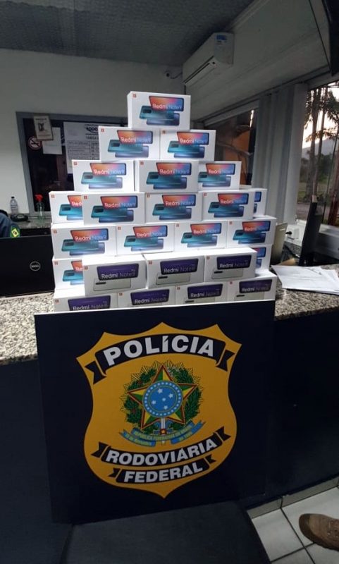 Mercadoria estava no interior de um carro com placas de S&atilde;o Bento do Sul – Foto: PRF/Divulga&ccedil;&atilde;o