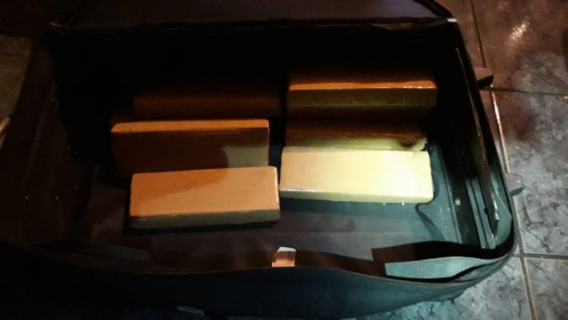 Pol&iacute;cia encontra droga em mala e prende duas pessoas em Chapec&oacute; – Foto: Pol&iacute;cia Civil/Divulga&ccedil;&atilde;o/ND