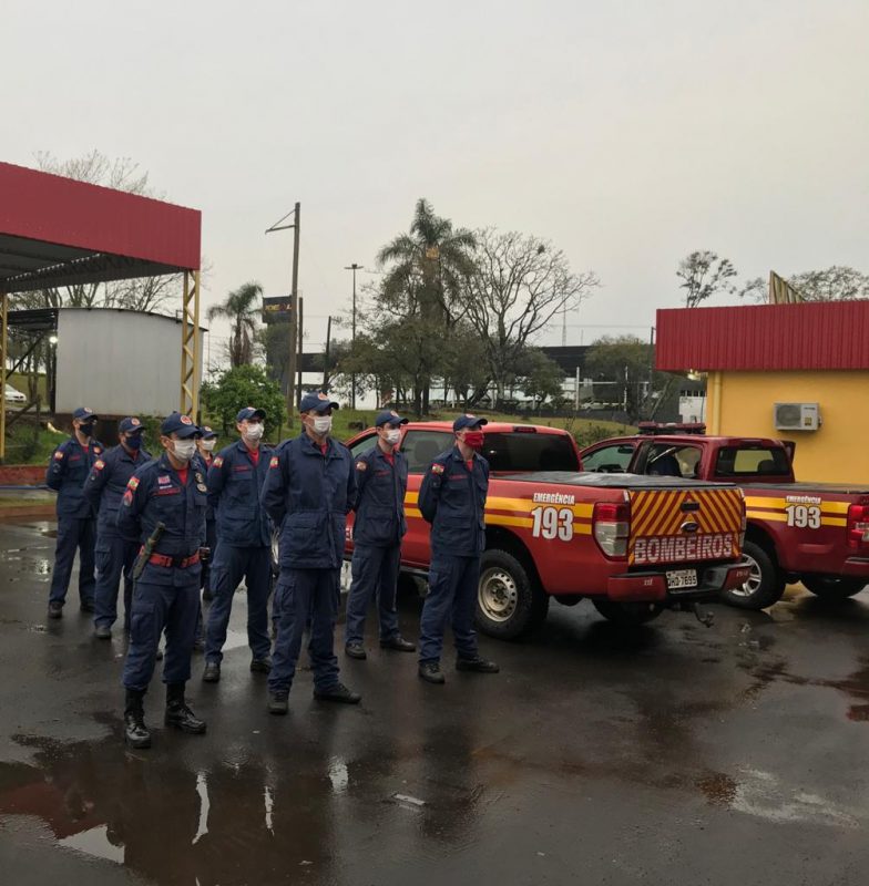 Doze bombeiros militares viajaram na manh&atilde; deste s&aacute;bado (15) para Joa&ccedil;aba – Foto: Bombeiros de Xanxer&ecirc;/Divulga&ccedil;&atilde;o