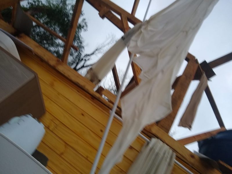 Todo telhado da casa de Cristiane foi destru&iacute;do pela chuva de granizo – Foto: Cristiane Bello das Chagas/Divulga&ccedil;&atilde;o