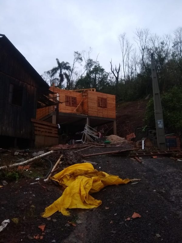 Forte vento e chuva de granizo danificou a casa da fam&iacute;lia de Cristiane – Foto: Cristiane Bello das Chagas/Divulga&ccedil;&atilde;o