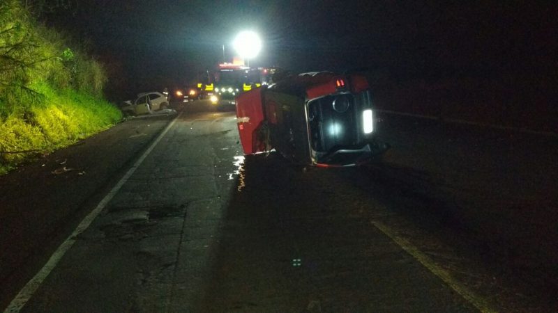 Batida frontal entre carro e caminhonete mata homem em Pinhalzinho – Foto: Reprodução/ND