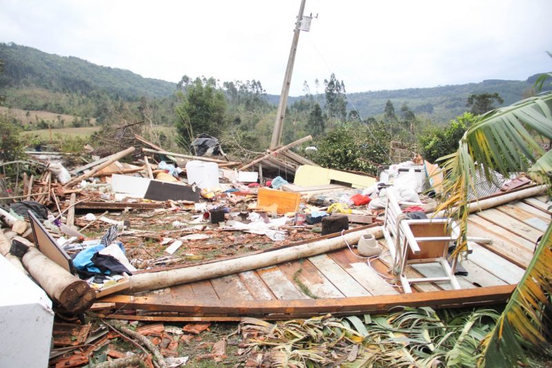Segundo a Prefeitura, 19 famílias ficaram desalojadas e tiveram que ser levadas para casas de parentes – Foto: Prefeitura de Irineópolis/Divulgação