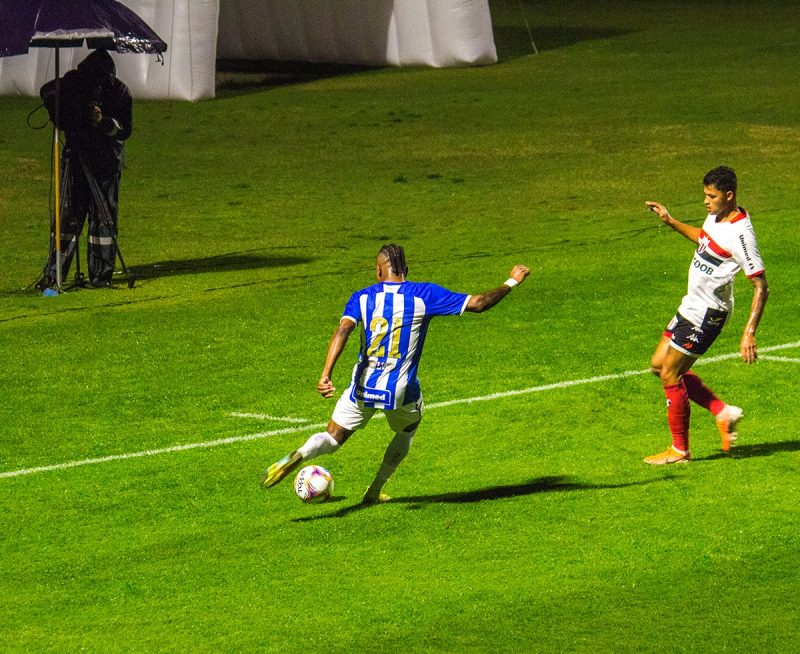 Surpresa na escala&ccedil;&atilde;o, Kelvin foi pouco efetivo em seu “retorno” ao Le&atilde;o – Foto: Andr&eacute; Palma Ribeiro/Ava&iacute; FC/Divulga&ccedil;&atilde;o/ND