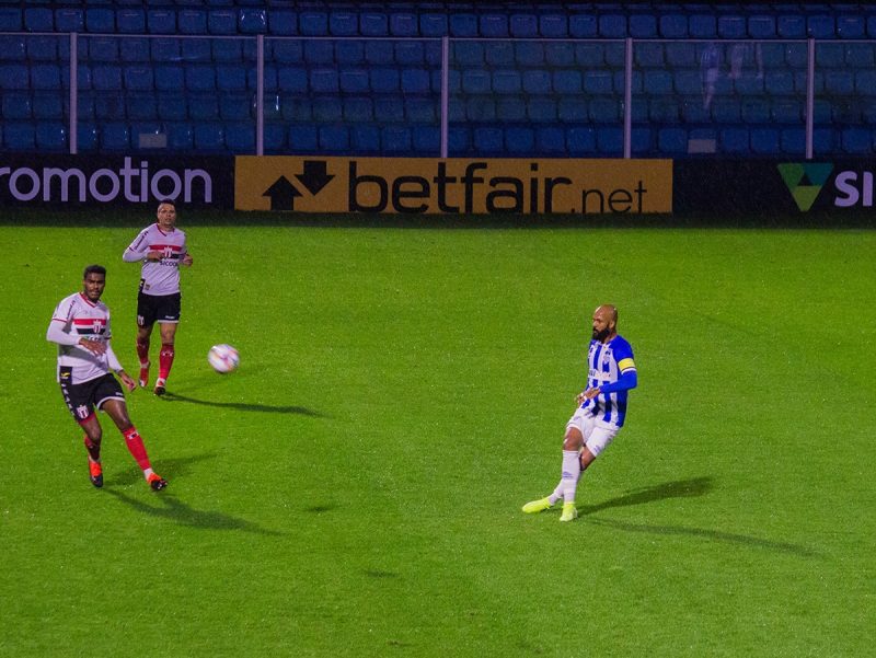 Ava&iacute;, do capit&atilde;o Bruno Silva, esteve em&nbsp; noite ap&aacute;tica no est&aacute;dio da Ressacada: derrota por 1 a 0 para o Botafogo-SP, pela S&eacute;rie B – Foto: Andr&eacute; Palma Ribeiro/Ava&iacute; FC/Divulga&ccedil;&atilde;o/ND