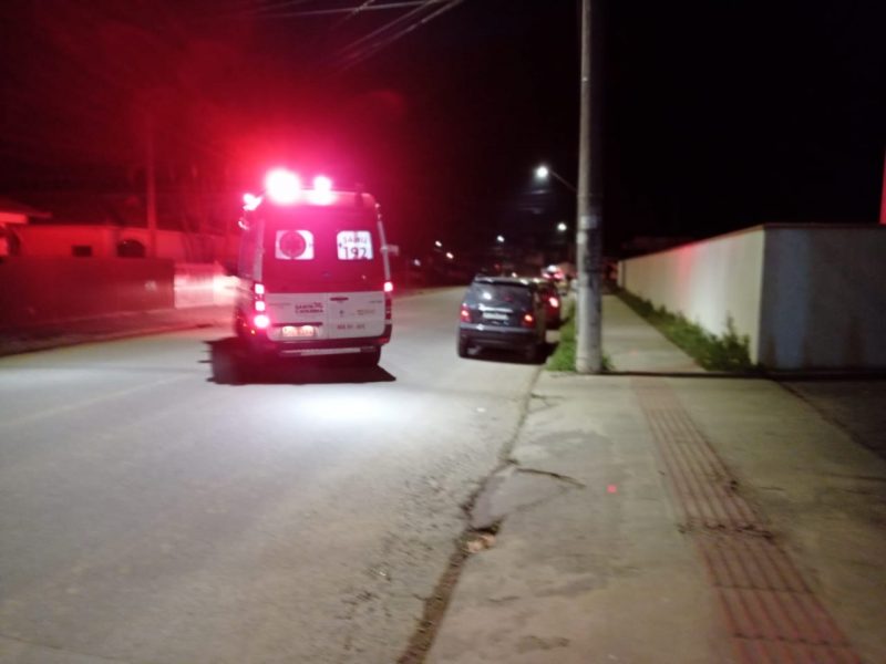 Homem foi baleado ap&oacute;s esfaquear jovem – Foto: Juan Todescatt/NDTV