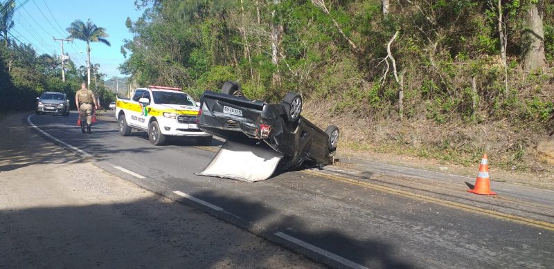 Capotamento aconteceu na manh&atilde; desta segunda-feira – Foto: Cristiano Rigo Dalcin/ND