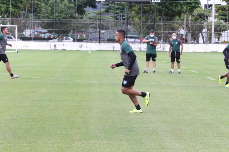Geovane, volante e grande surpresa do Figueirense nessa retomada do futebol, deve ser confirmado no time de M&aacute;rcio Coelho para o duelo milion&aacute;rio da Copa do Brasil – Foto: Andrey Oliveira/FFC/divulga&ccedil;&atilde;o