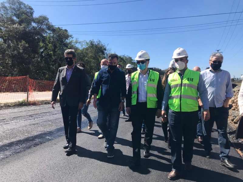 Para governador, obra do eixo industrial ajudar&aacute; no desenvolvimento da regi&atilde;o – Foto: Luana Amorim/ND