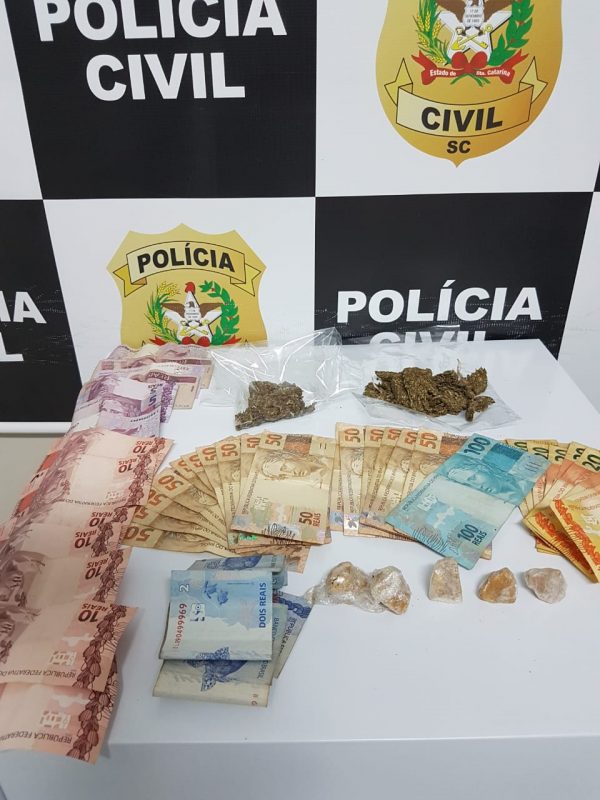 Policiais encontraram crack, maconha e grande quantia de dinheiro em esp&eacute;cie – Foto: Divulga&ccedil;&atilde;o/Pol&iacute;cia Civil