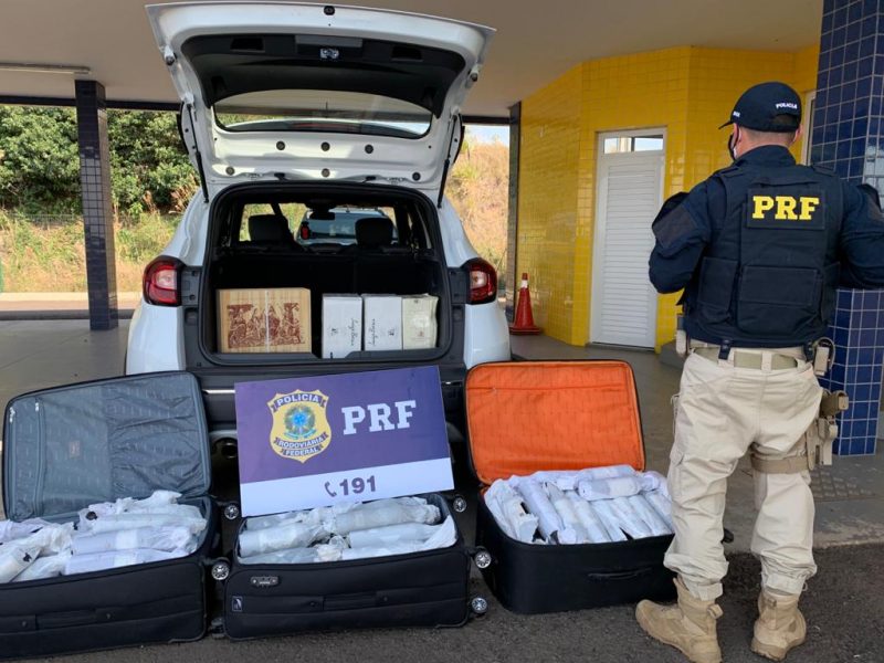 171 garrafas de vinho oriundas da Argentina foram apreendidas pela PRF em Guaraciaba – Foto: PRF/ND