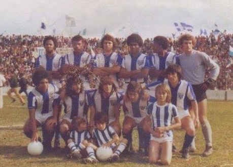 Time do Ava&iacute; de 1975; campe&atilde;o dentro do est&aacute;dio Orlando Scarpelli, do seu maior rival – Foto: Divulga&ccedil;&atilde;o/ND