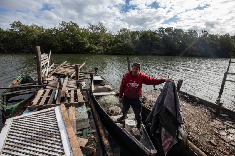 Pescador Alo&iacute;sio de Andrade continua na atividade por hobby – Foto: Anderson Coelho/ND