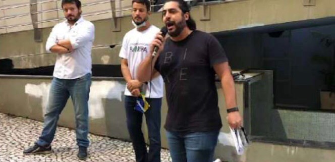 Imagens retiradas de v&iacute;deos de rede social e utilizadas na autua&ccedil;&atilde;o do MPSC mostra manifestantes sem m&aacute;scaras durante protesto – Foto: Reprodu&ccedil;&atilde;o/MPSC