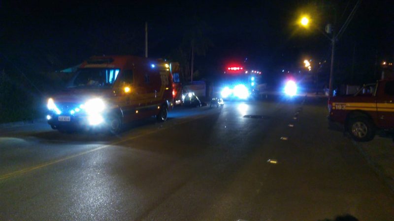 Casal foi atropelado no acostamento da rua Oscar Piske- Foto: CBM/Divulga&ccedil;&atilde;o/ND