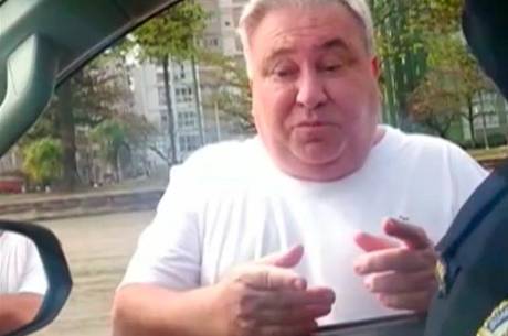 Siqueira havia chamado o guarda de 'analfabelo' após receber multa por andar sem máscara