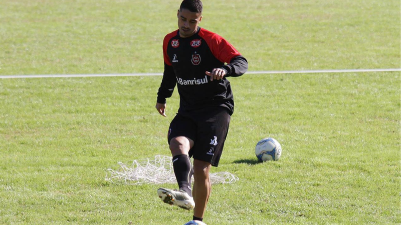 Dellatorre durante treino do Brasil de Pelotas – Foto: Carlos Insaurriaga/Brasil-RS