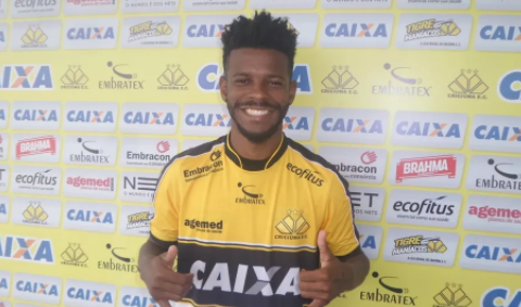 Erick Flores nos tempos de Crici&uacute;ma – Foto: Divulga&ccedil;&atilde;o