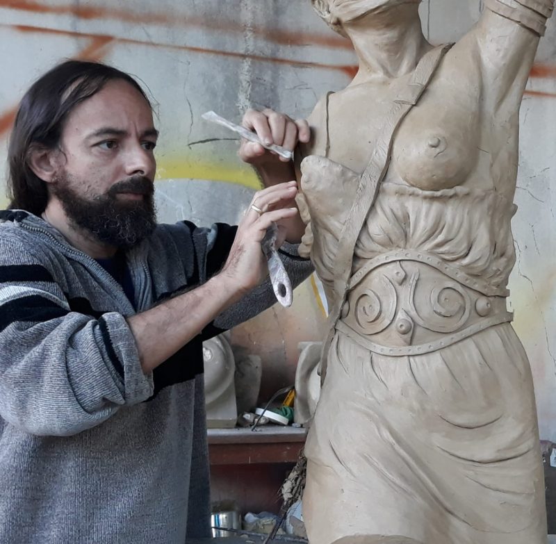 O escultor Jean Rodrigues pretende oferecer uma oficina de inicia&ccedil;&atilde;o ao desenho – Foto: Divugal&ccedil;&atilde;o/ND