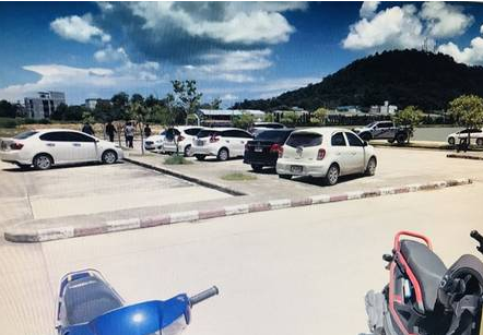 Estacionamento onde a caloura desmaiou – Foto: Khaosod