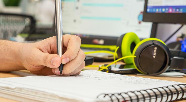 Av&oacute; aprende a ler com aulas online do neto de sete anos em SC. A chance de aprender surgiu na pandemia – Foto: Pixabay/Divulga&ccedil;&atilde;o