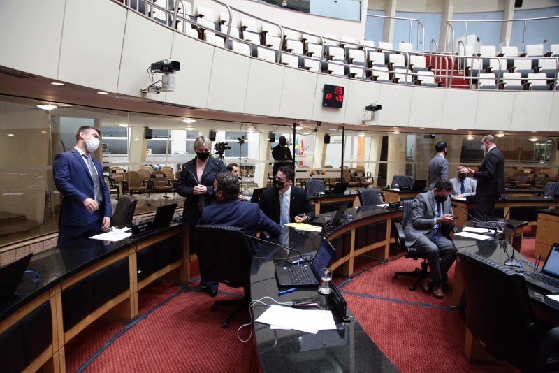 Assembleia em sess&atilde;o ap&oacute;s o retorno presencial. Parlamento estadual ficou com sess&otilde;es remotas em virtude da pandemia da Covid-19- Foto: Solon Soares/Ag&ecirc;ncia AL