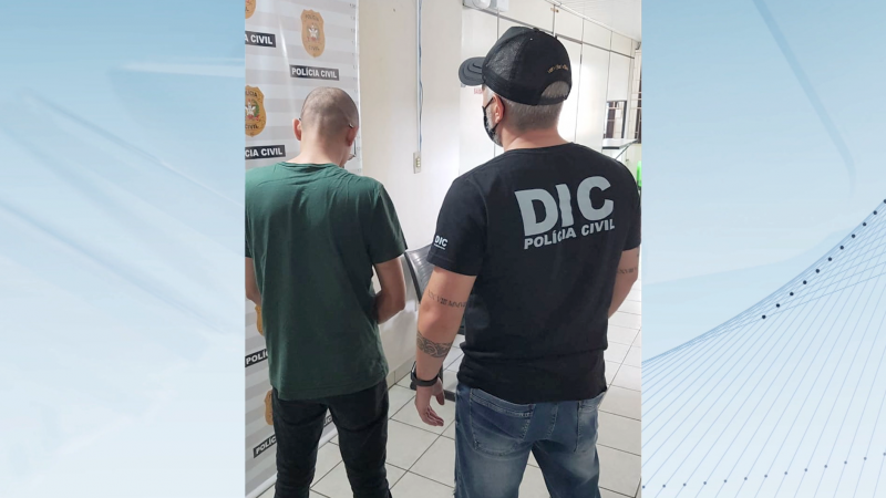 Homem foi preso enquanto caminhava no Centro de Blumenau – Foto: PC/Divulgação/ND