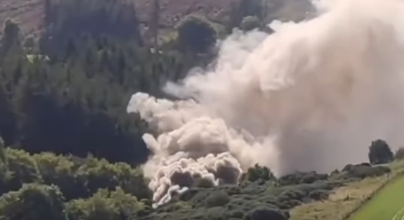 Trem descarrilou e deixou feridos na regi&atilde;o de Stonehaven, na Esc&oacute;cia – Foto: Reprodu&ccedil;&atilde;o/Youtube