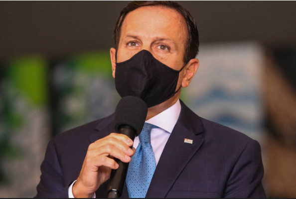 O governo de São Paulo anunciou nesta quarta-feira (12) que o governador João Doria (PSDB) contraiu Covid-19. Ele está assintomático e passou a fazer isolamento social, trabalhando de casa, segundo informou o governador no Twitter. A presença do novo coronavírus foi confirmada por seguidos exames. Ao contrair Covid-19, o tucano se junta a um grupo de outros nove governadores que já pegaram a doença – Foto: Governo do Estado de São Paulo/Divulgação/ND