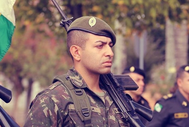 Lucas Moreira, 28 anos, era cabo do Exército e trabalhava em Curitiba &#8211; Foto: Reprodução/Facebook