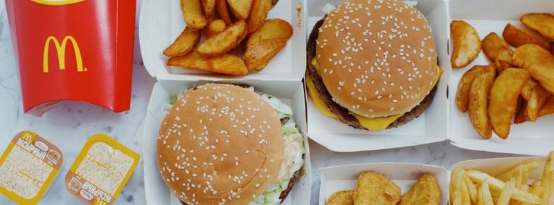 McDonald’s lança canal no WhatsApp que dá descontos, indica restaurantes e mais - ready made no Pexels