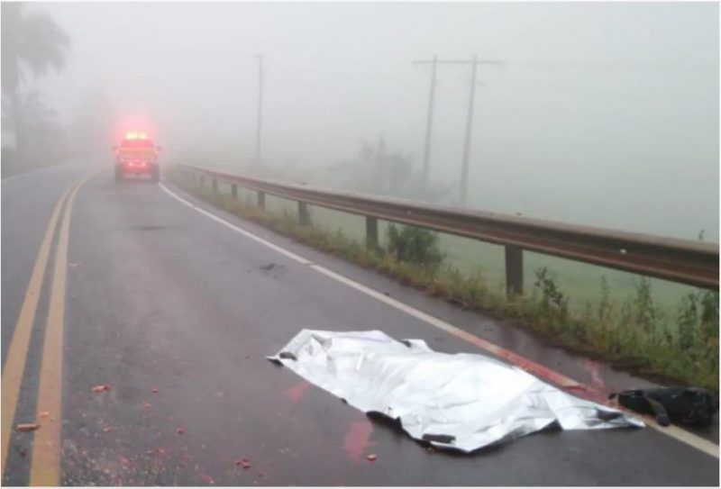 Homem de aproximadamente 30 anos morre ap&oacute;s atropelamento na SC-480, em S&atilde;o Domingos – Foto: PMRv/ND