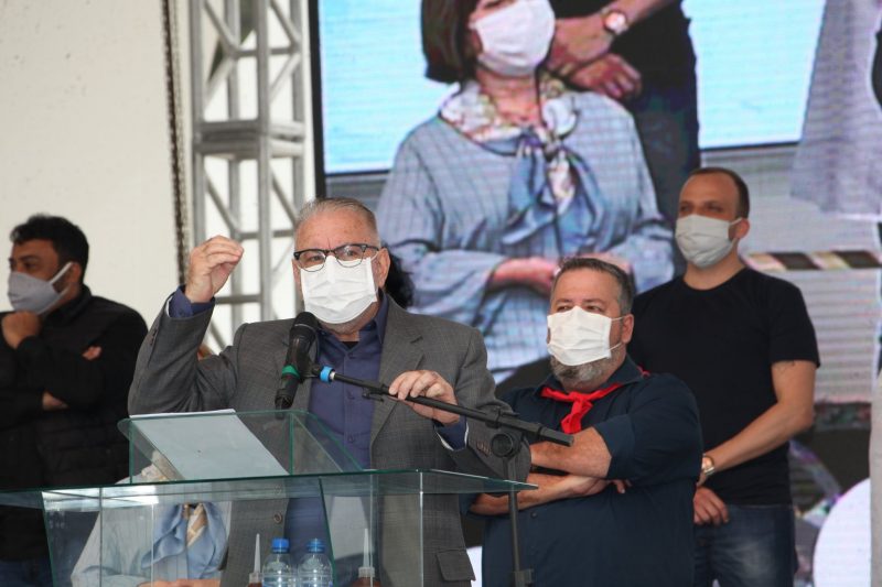 Volnei Morastoni (MDB) lan&ccedil;ou candidatura de reelei&ccedil;&atilde;o com o vice-prefeito Marcelo Sodr&eacute; (PDT), no s&aacute;bado (5). – Foto: Reprodu&ccedil;&atilde;o Facebook