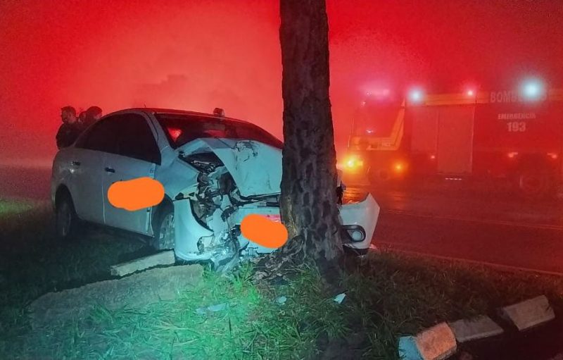 Tr&ecirc;s pessoas ficaram feridas e foram encaminhadas ao hospital – Foto: Bombeiros de Guaraciaba