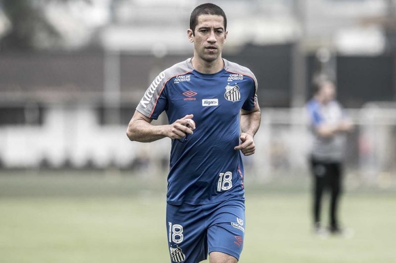 O blumenauense Evandro deve ser anunciado pela Chape – Foto: Ivan Storti/Santos FC