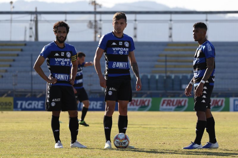 Tubar&atilde;o utilizar&aacute; o mesmo uniforme que a equipe usou na disputa do Catarinense – Foto: C.A. Tubar&atilde;o/Divulga&ccedil;&atilde;o