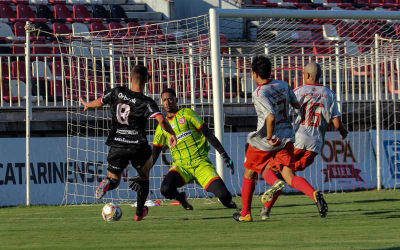 Depois de vencer o Herc&iacute;lio Luz no primeiro jogo-treino, JEC viaja para enfrentar o Athletico neste s&aacute;bado (5) – Foto: Vitor Forcellini/JEC