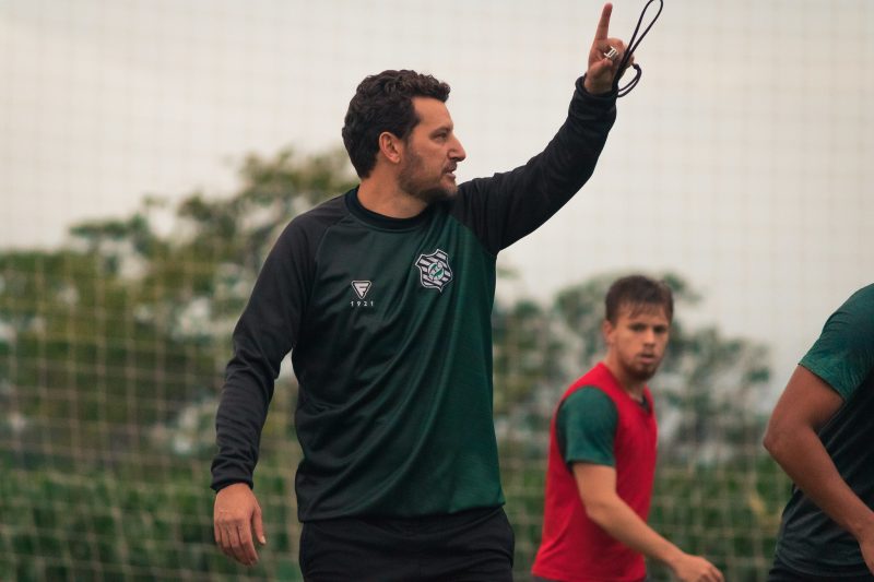 Elano, t&eacute;cnico Figueirense, – Foto: Patrick Floriani/FFC/ND
