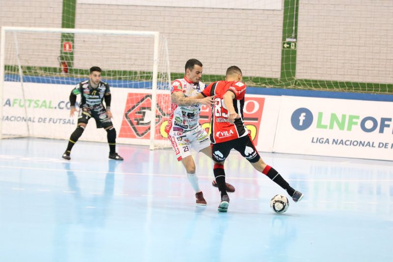 Tricolor tem a miss&atilde;o de vencer o l&iacute;der do grupo menos de 48 horas depois de jogar no Paran&aacute; – Foto: Juliano Schmidt/JEC/Krona