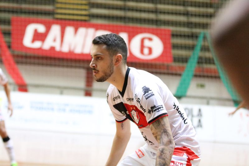 Fixo afirma que h&aacute; duas equipes “na mesa” e defini&ccedil;&atilde;o deve ocorrer nos pr&oacute;ximos dias – Foto: Juliano Schmidt/JEC/Krona