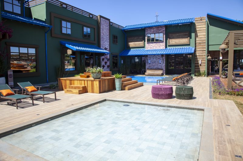 Sede da atra&ccedil;&atilde;o, localizada em Itapecerica da Serra, na Grande S&atilde;o Paulo, passou por reformas – Foto: Edu Moraes/Record TV