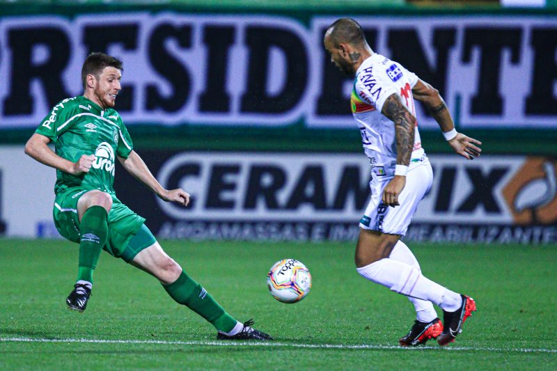 Brusque e Chapecoense se enfrentam pela Série B